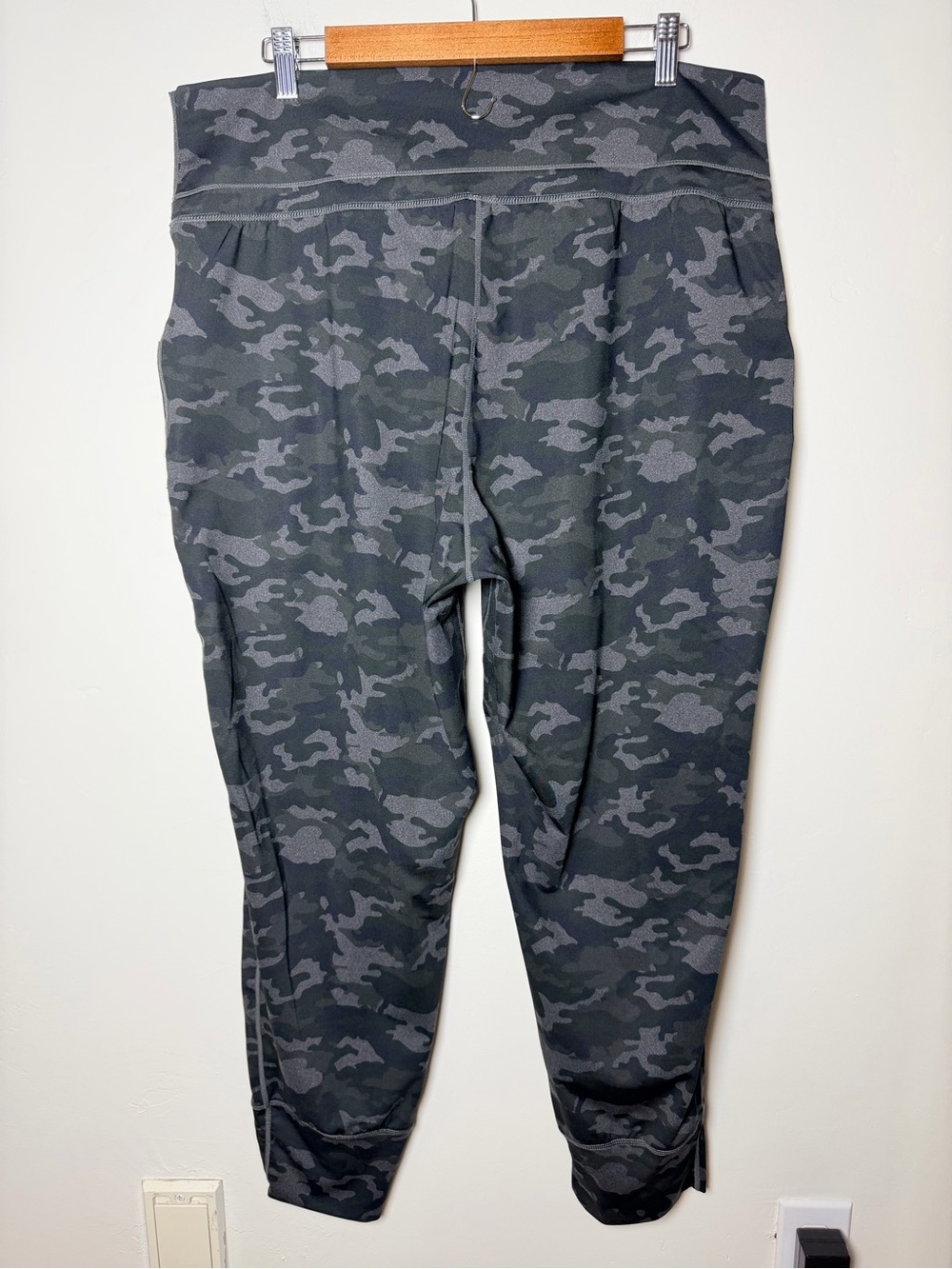 Fabletics women’s joggers light activewear camo XXL gym workout everyday summer - Picture 2 of 4